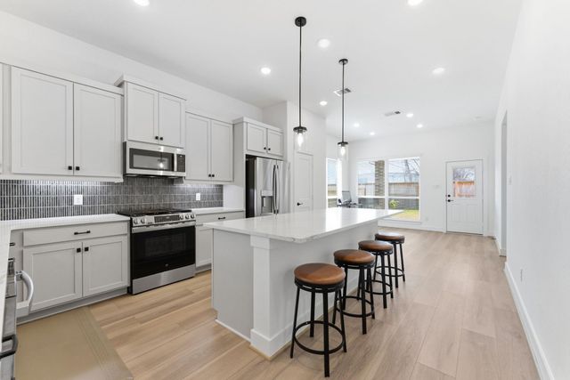 2318 Forest Flower, Tomball, TX 77375