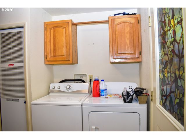 1055 N 5TH St 74, Jacksonville, OR 97530