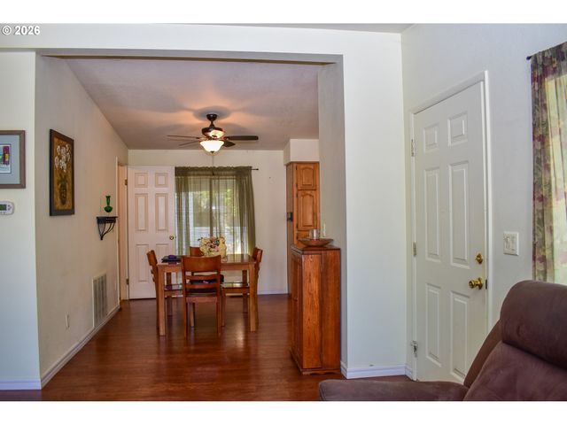 1055 N 5TH St 74, Jacksonville, OR 97530