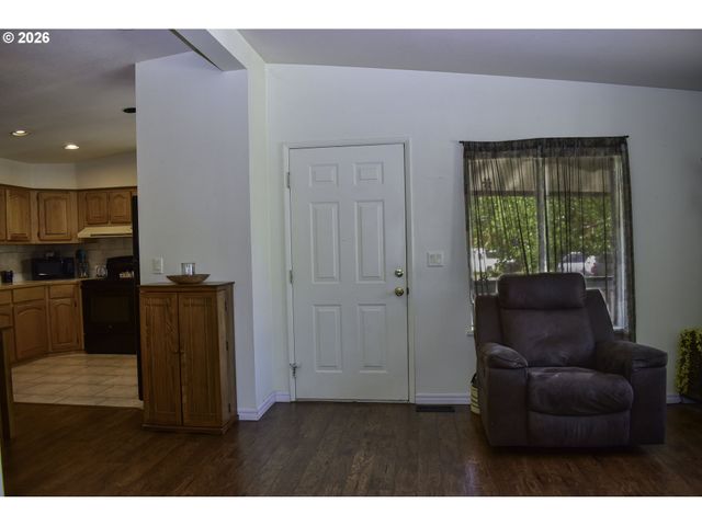 1055 N 5TH St 74, Jacksonville, OR 97530