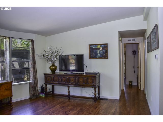 1055 N 5TH St 74, Jacksonville, OR 97530