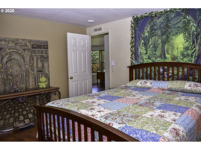 1055 N 5TH St 74, Jacksonville, OR 97530