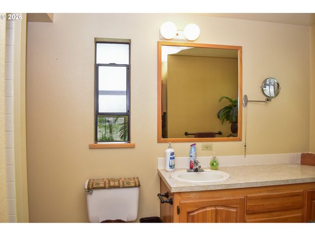 1055 N 5TH St 74, Jacksonville, OR 97530