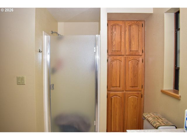 1055 N 5TH St 74, Jacksonville, OR 97530