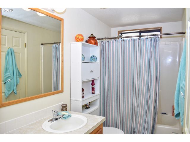 1055 N 5TH St 74, Jacksonville, OR 97530