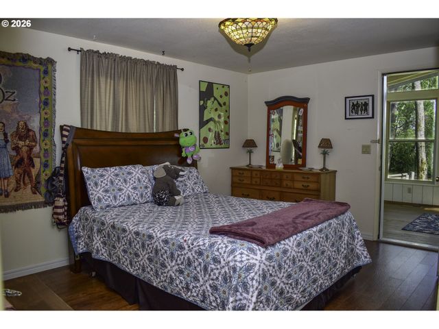 1055 N 5TH St 74, Jacksonville, OR 97530