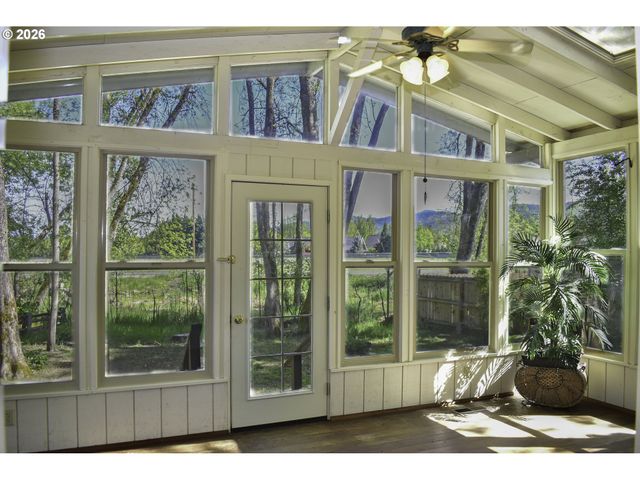 1055 N 5TH St 74, Jacksonville, OR 97530