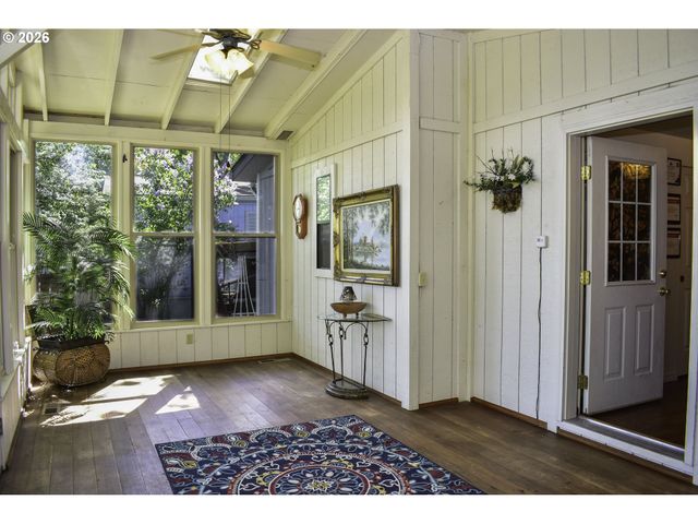 1055 N 5TH St 74, Jacksonville, OR 97530