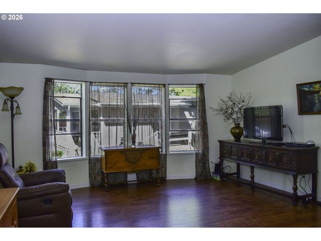 1055 N 5TH St 74, Jacksonville, OR 97530