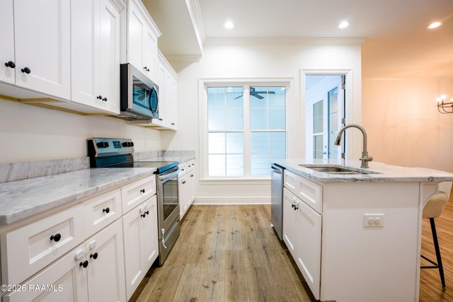 221 Alpine Drive, Lafayette, LA 70506