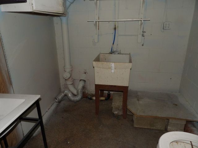 230 N Vine St, New Castle, PA 16101