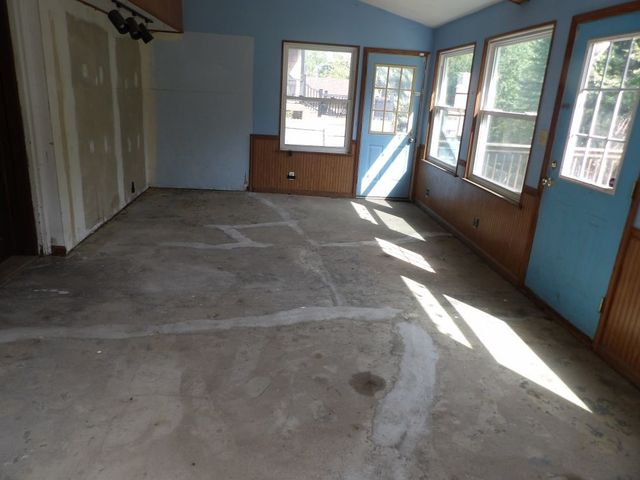 230 N Vine St, New Castle, PA 16101