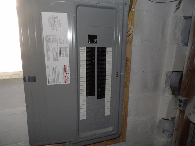 230 N Vine St, New Castle, PA 16101