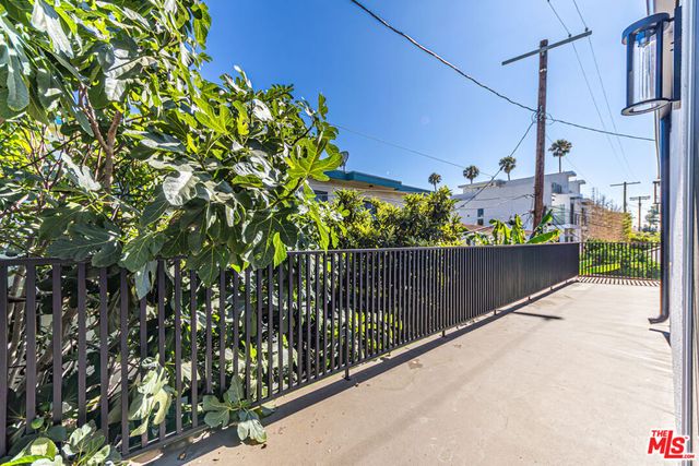5436 Romaine Street, Los Angeles, CA 90038