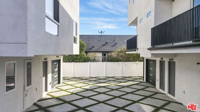 5436 Romaine Street, Los Angeles, CA 90038