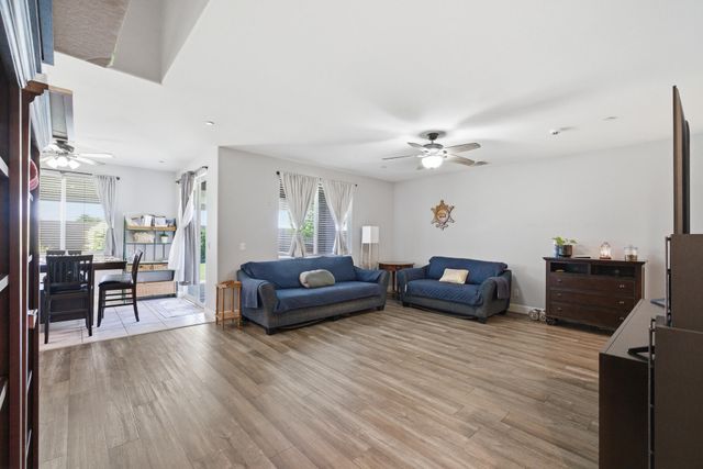 1695 Fantail Street, Tulare, CA 93274