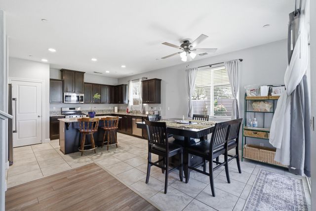 1695 Fantail Street, Tulare, CA 93274