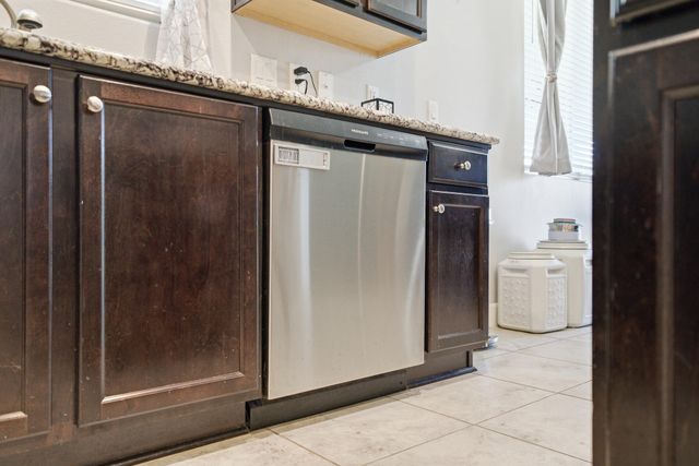 1695 Fantail Street, Tulare, CA 93274