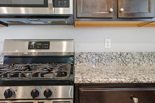 1695 Fantail Street, Tulare, CA 93274