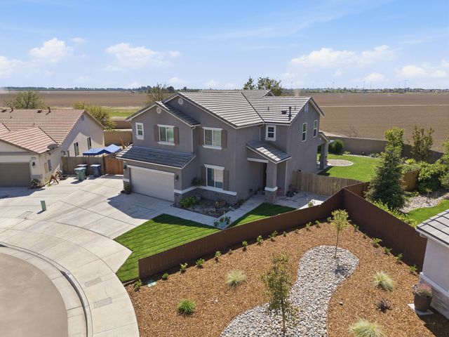 1695 Fantail Street, Tulare, CA 93274