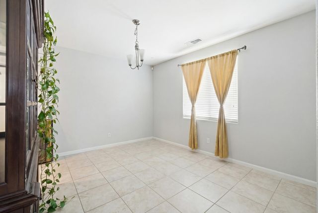 1695 Fantail Street, Tulare, CA 93274