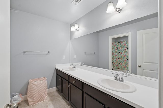 1695 Fantail Street, Tulare, CA 93274