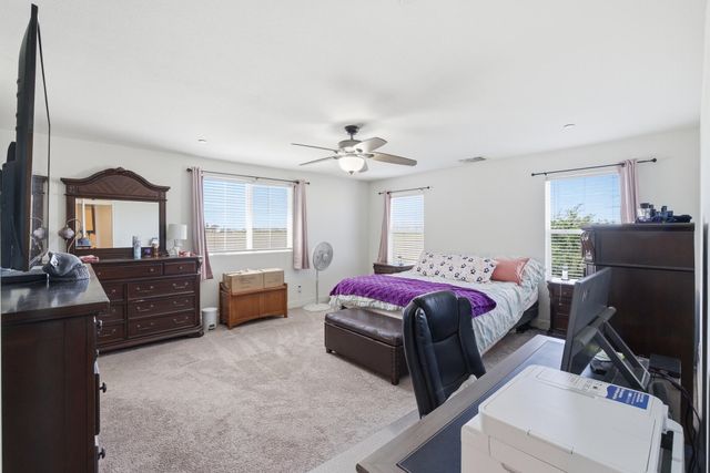 1695 Fantail Street, Tulare, CA 93274