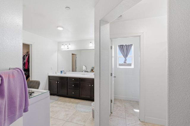 1695 Fantail Street, Tulare, CA 93274