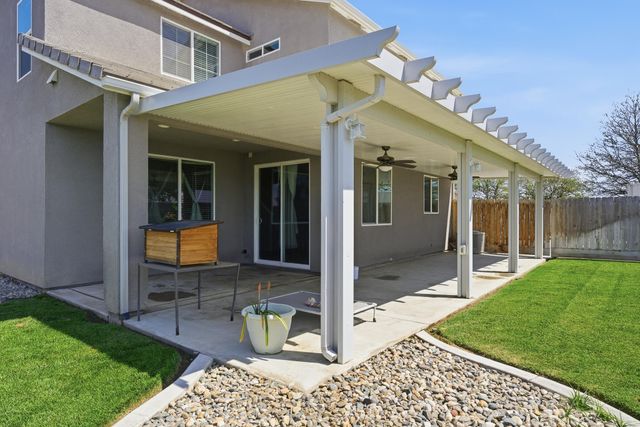 1695 Fantail Street, Tulare, CA 93274