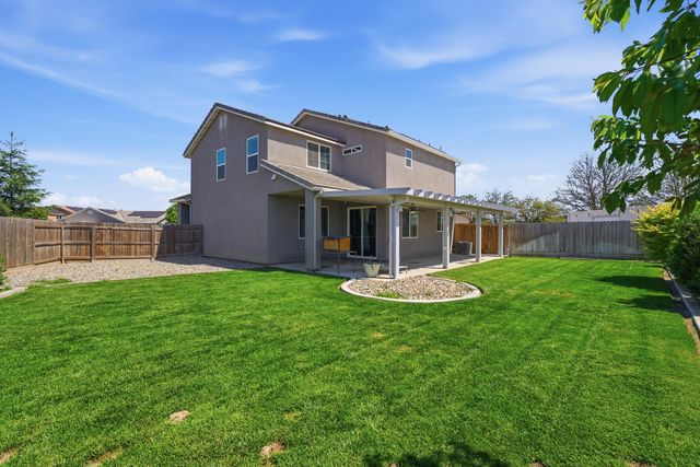 1695 Fantail Street, Tulare, CA 93274