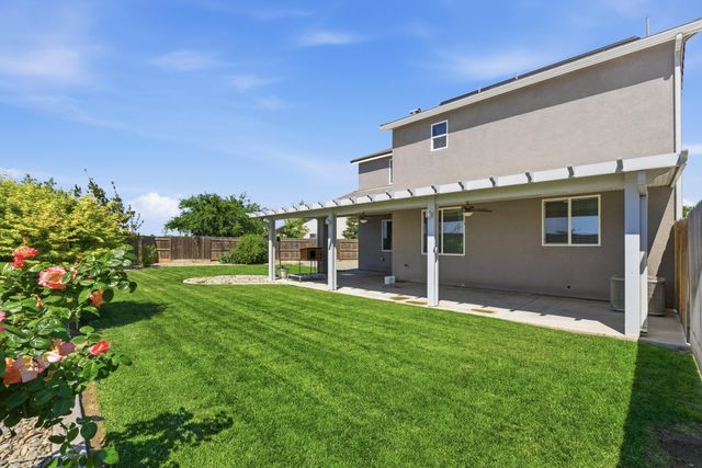 1695 Fantail Street, Tulare, CA 93274