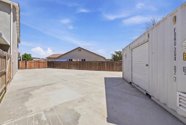 1695 Fantail Street, Tulare, CA 93274