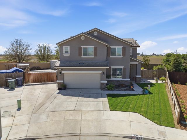 1695 Fantail Street, Tulare, CA 93274