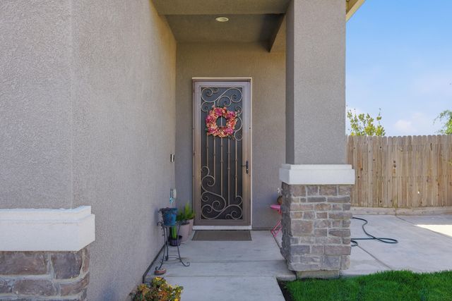 1695 Fantail Street, Tulare, CA 93274