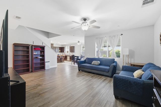 1695 Fantail Street, Tulare, CA 93274