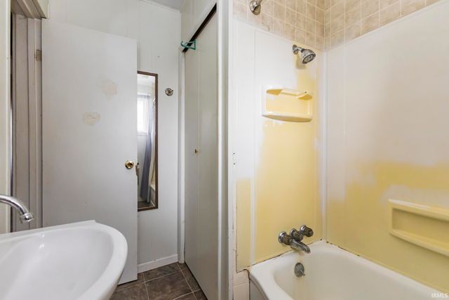 2920 S Vine Street, Muncie, IN 47302