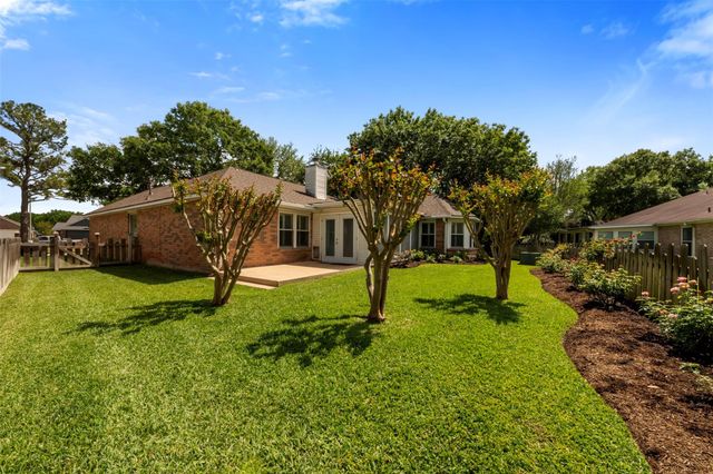 706 Rosefield Court, Pearland, TX 77584