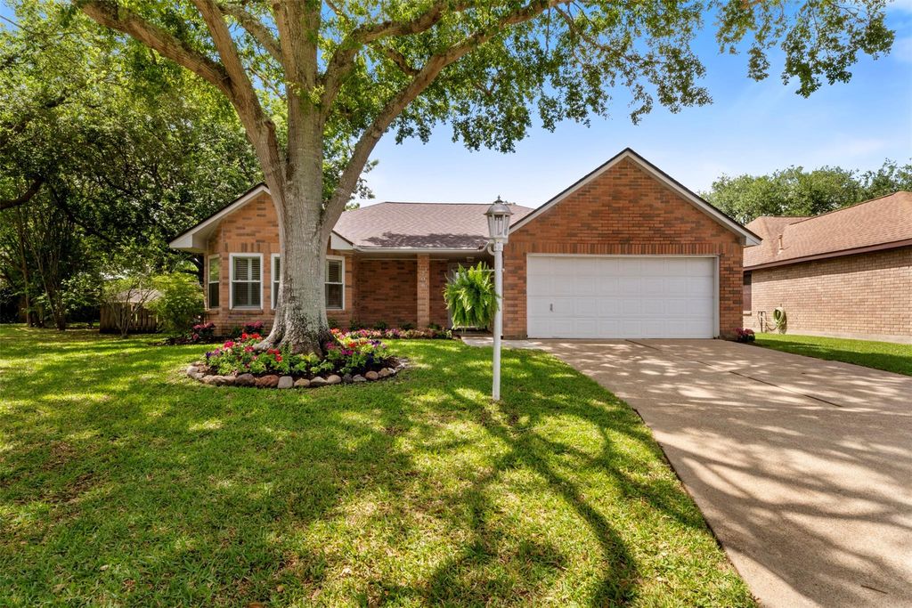 706 Rosefield Court, Pearland, TX 77584
