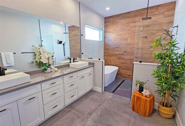 2475 BAY STREET, Sarasota, FL 34237