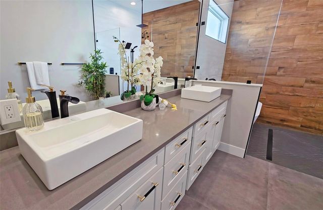 2475 BAY STREET, Sarasota, FL 34237