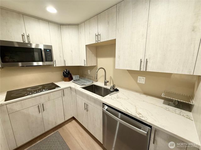 11049 18th Avenue SW, Seattle, WA 98146