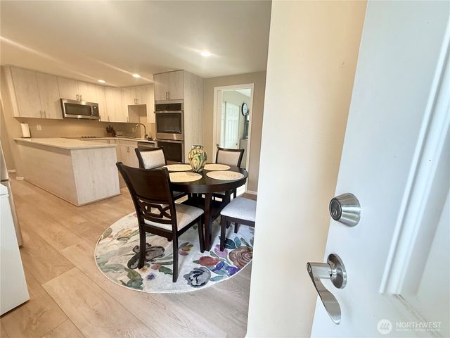 11049 18th Avenue SW, Seattle, WA 98146