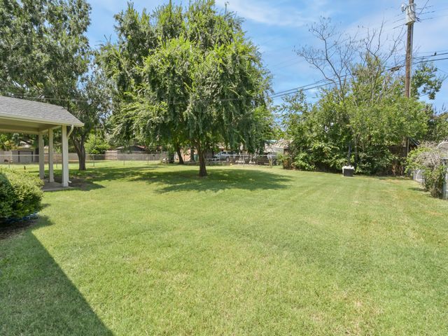 2005 Maplewood Drive, Gainesville, TX 76240