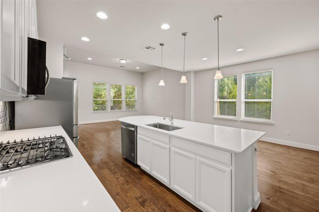 1051 Kenney Fort XING 63, Round Rock, TX 78665