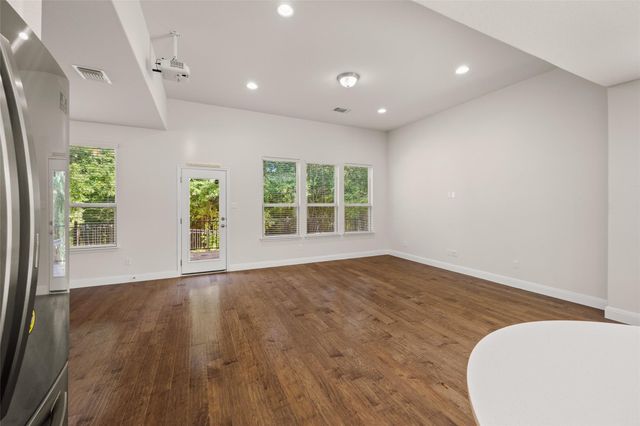 1051 Kenney Fort XING 63, Round Rock, TX 78665