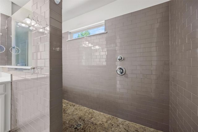 1051 Kenney Fort XING 63, Round Rock, TX 78665