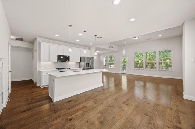 1051 Kenney Fort XING 63, Round Rock, TX 78665