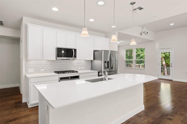 1051 Kenney Fort XING 63, Round Rock, TX 78665