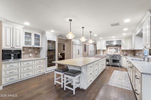 4945 E CHEERY LYNN Road, Phoenix, AZ 85018