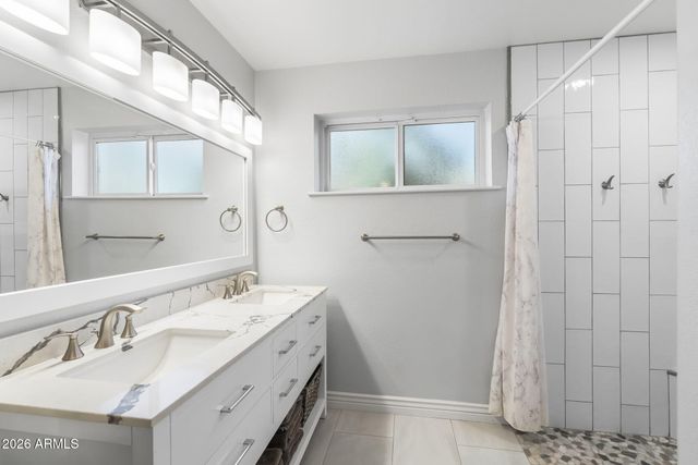 4945 E CHEERY LYNN Road, Phoenix, AZ 85018